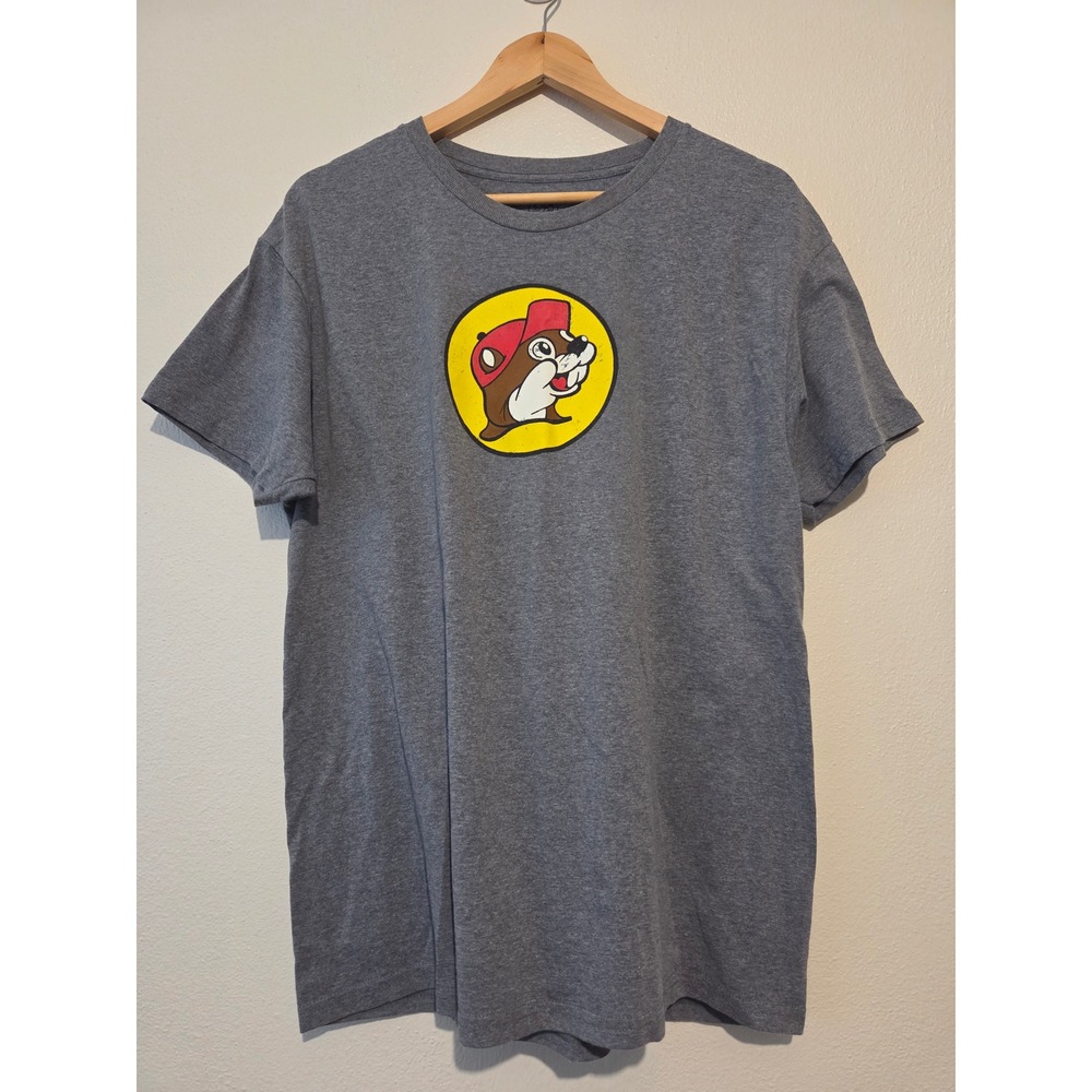 Buc-ee's Mens Graphic T-Shirt Gray Large Red Truck Vintage Est 1982 Beaver Logo